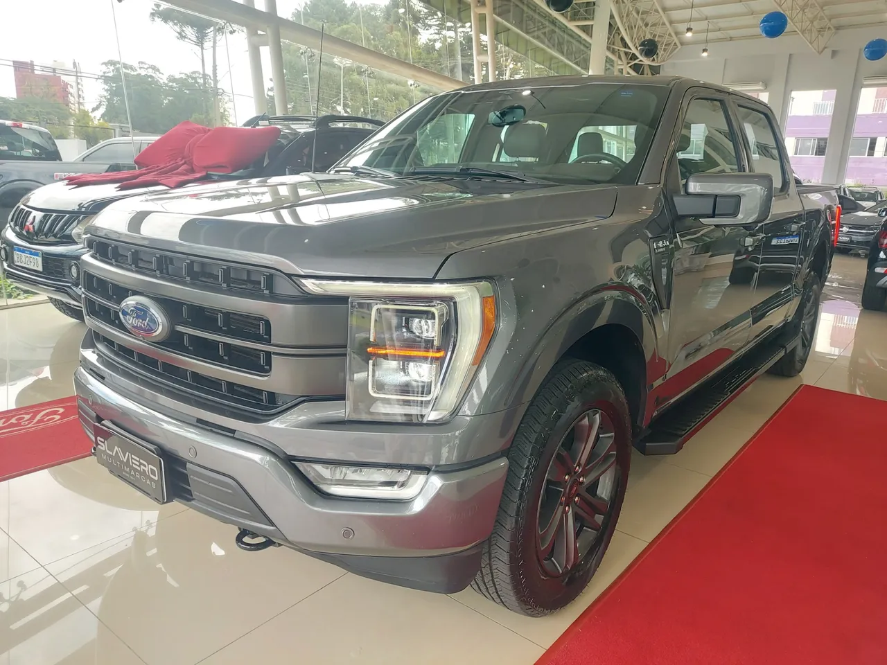 FORD F-150 Lariat 4x4 5.0 V8