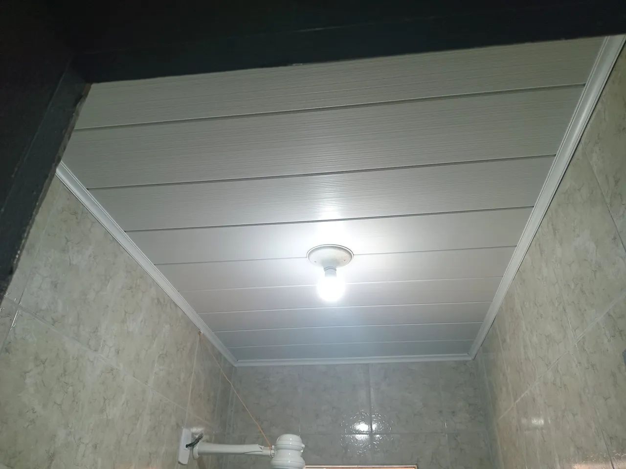 Trabalhamos com instalação de forro de pvc Material já todo incluso 