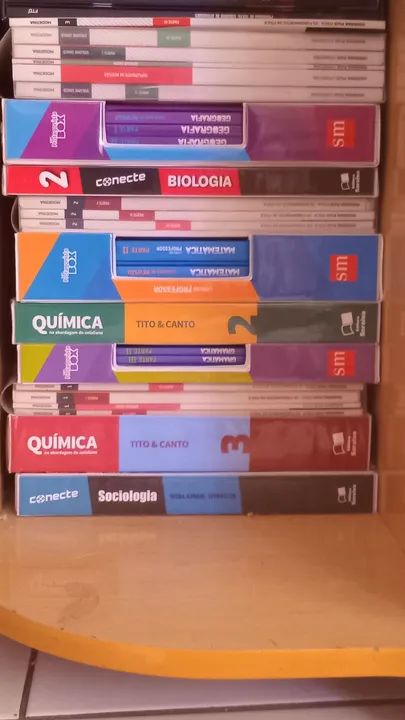 Livros escolares - Ensino Médio- Diversas matérias