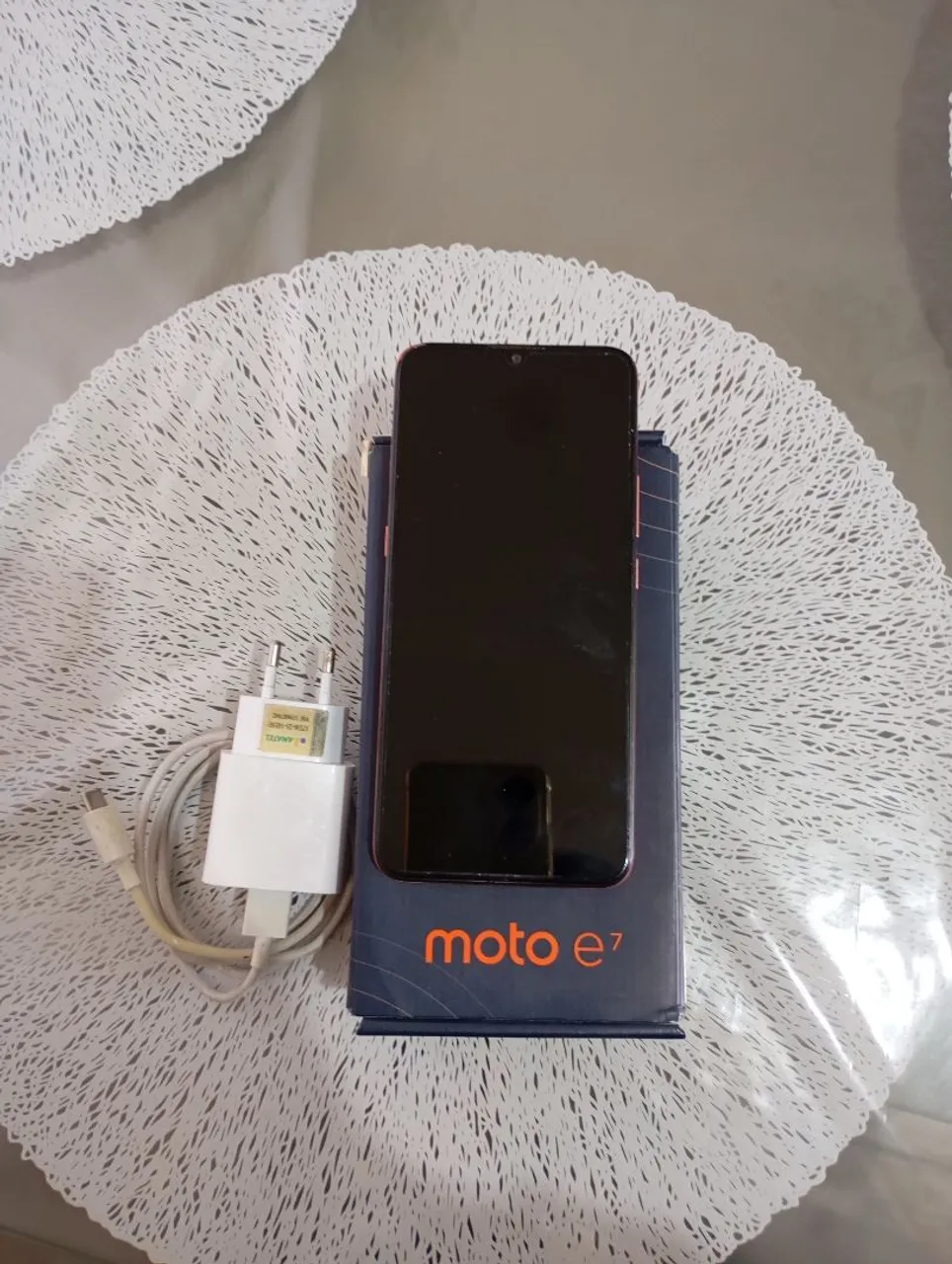 Vendo Motorola E7 com caixa