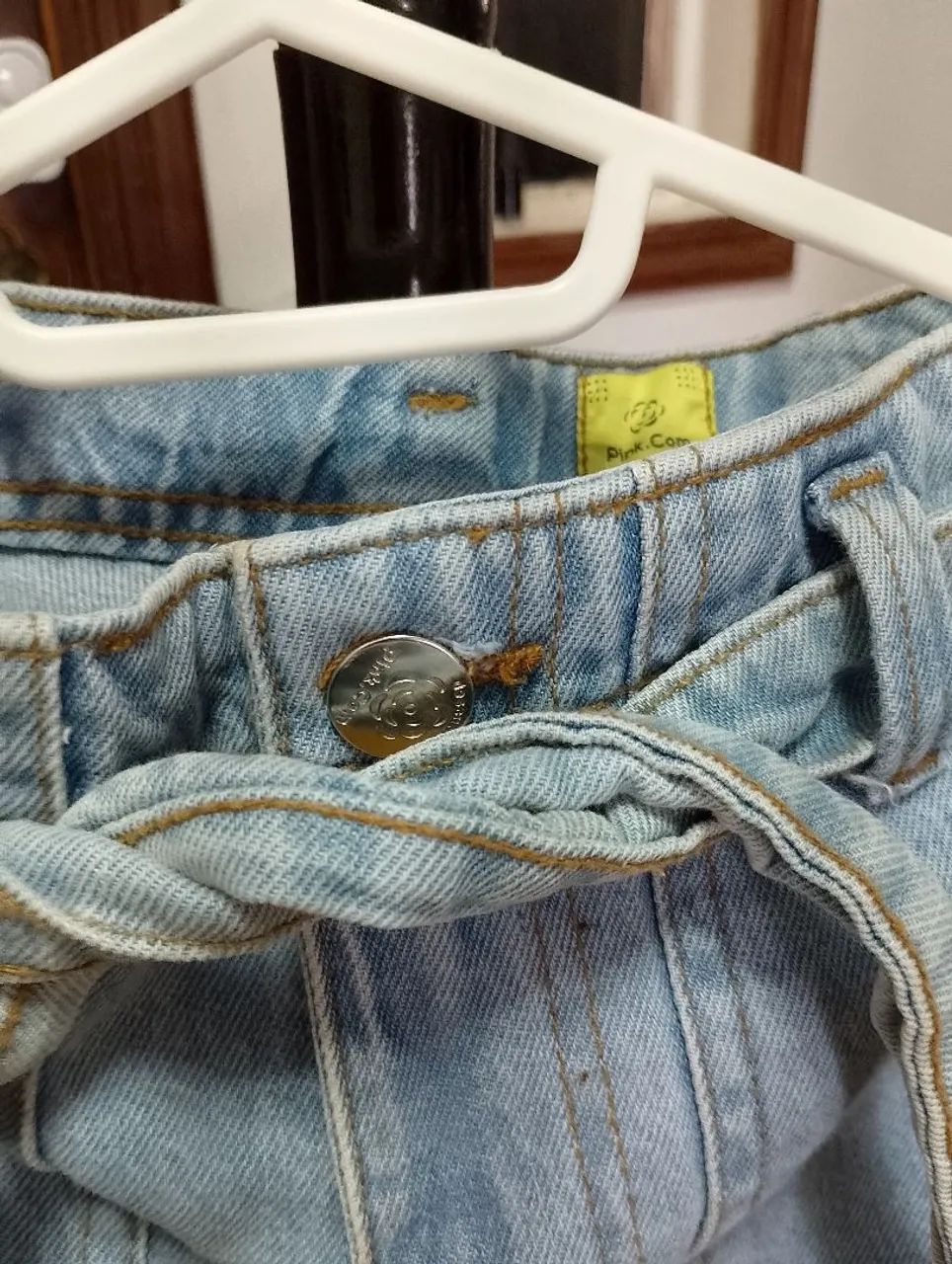 Shorts Jeans com Cinto.NOVISSIMO DE EXCELENTE QUALIDADE E ESTADO  - Foto 2