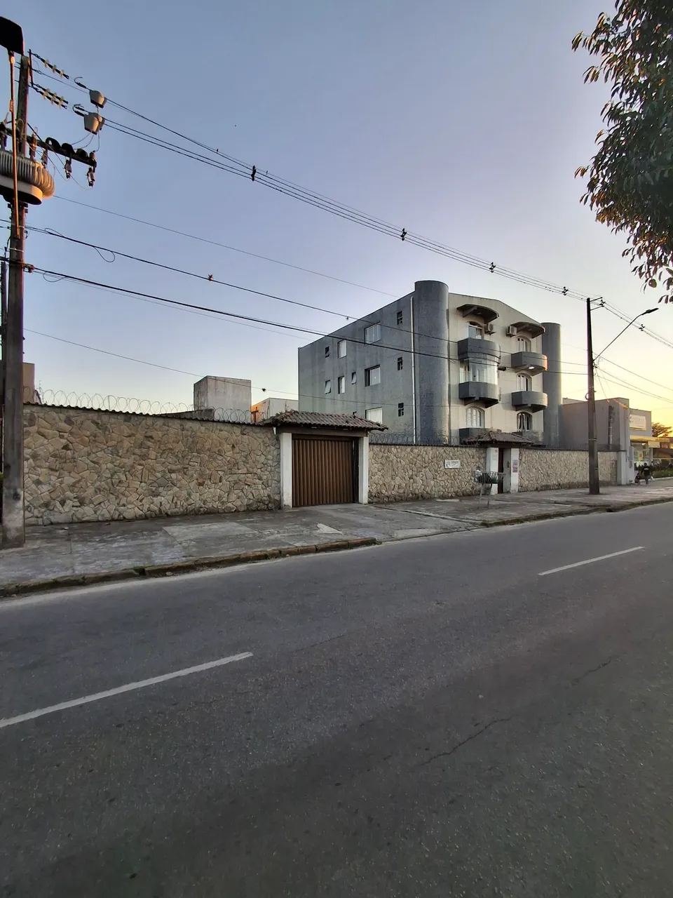 VENDO LINDO E AMPLO APARTAMENTO, LOCALIZAÇÃO EXCELENTE 