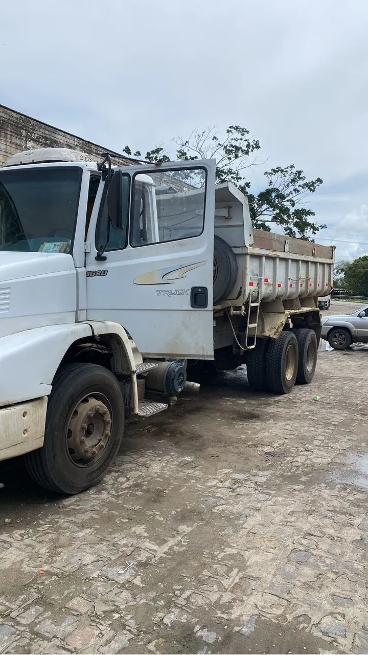 VAGA PARA MOTORISTA DE CAÇAMBA TRUCADA
