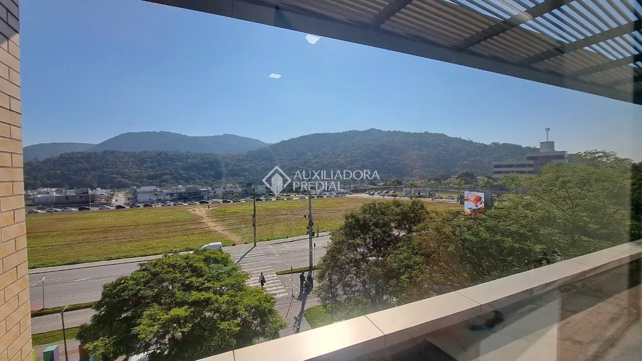 Sala comercial com 30m² privativos a venda no Rio Tavares, Florianópolis SC.
