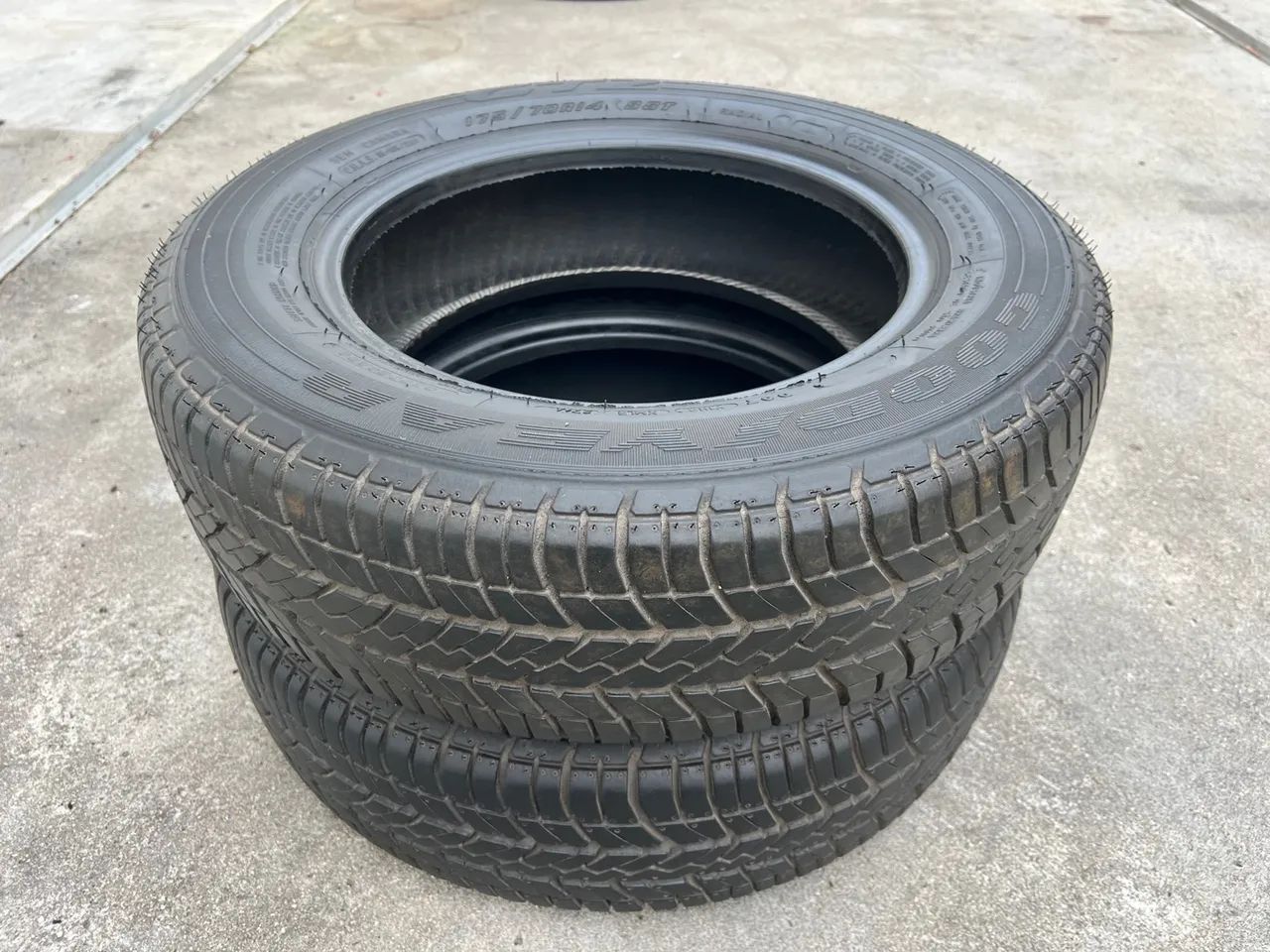 Pneus  Goodiyear  175/70 R14, Excelente Estado de conservação.