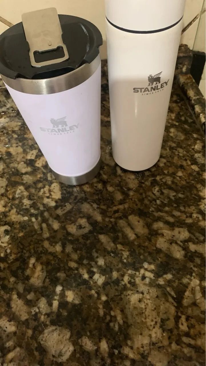 18$ as 2 peças Garrafa térmica Stanley - 2 peças