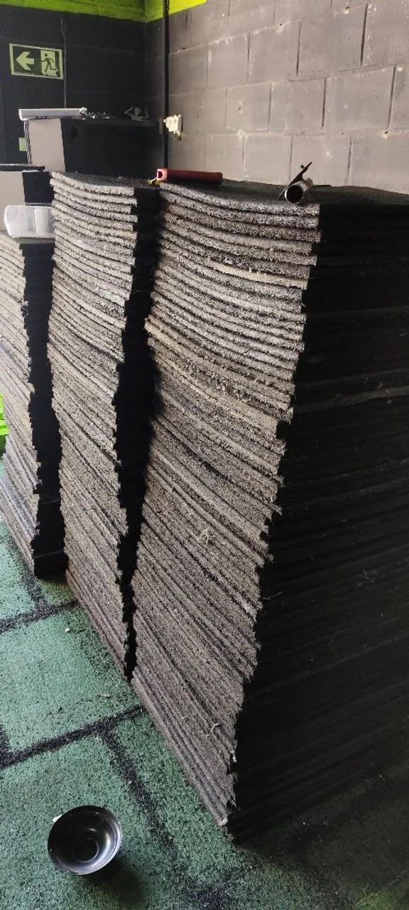 140 Placas de piso emborrachado 50x50 15mm  - Foto 2