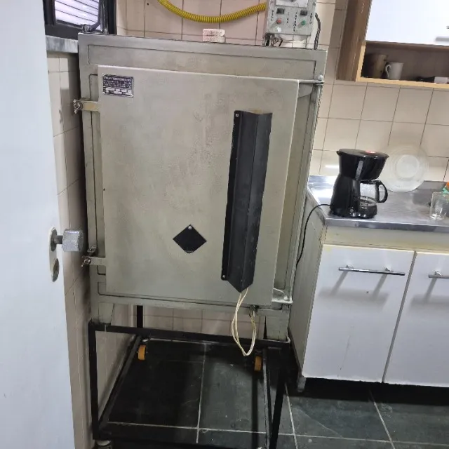 FORNO ELÉTRICO PARA QUEIMA/ESMALTAÇÃO DE CERÂMICAS E PORCELANATOS COM CAP. DE 88 LITROS