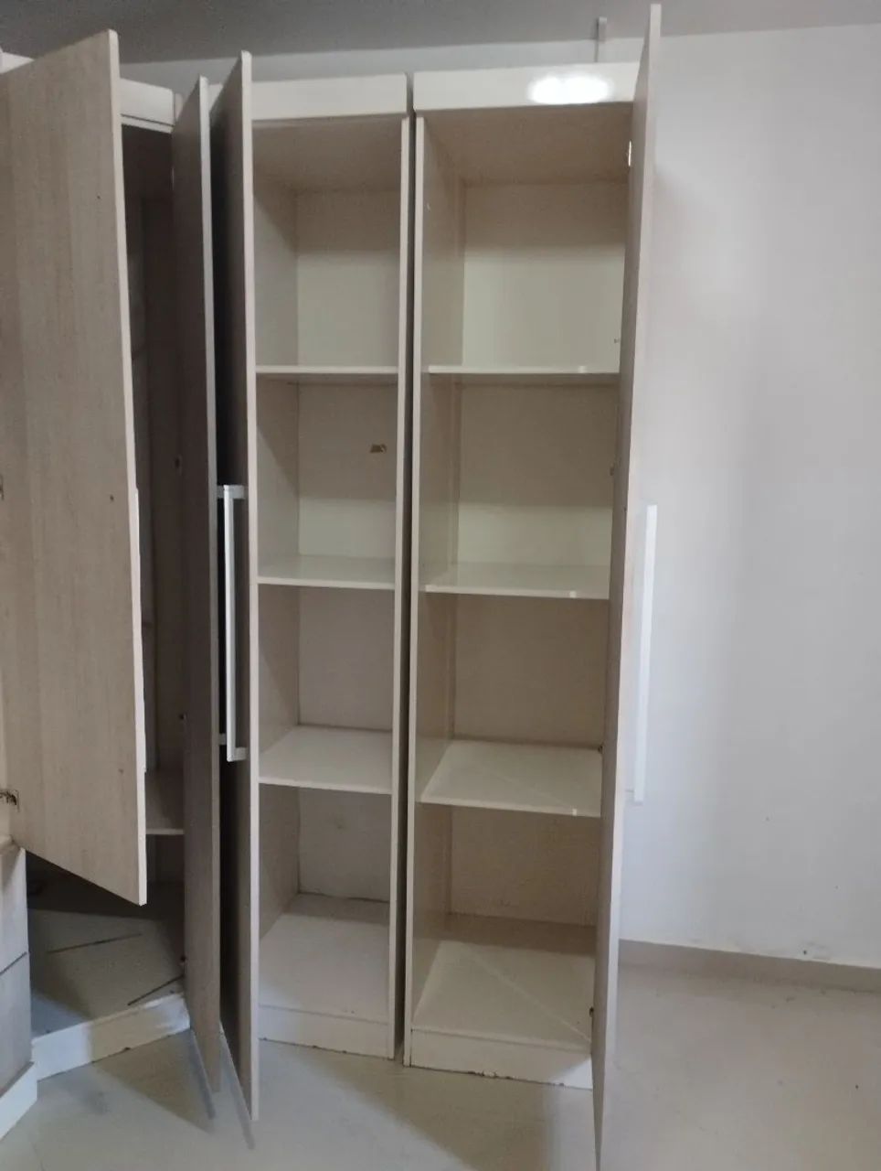 Guarda-Roupas de Madeira com 6 Portas - Foto 3