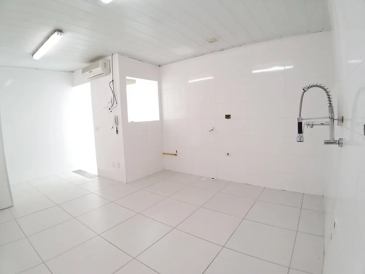 sala pronta pra cozinha com quintal térreo 30m² sem vaga na Rua João Cachoeira - São Paulo