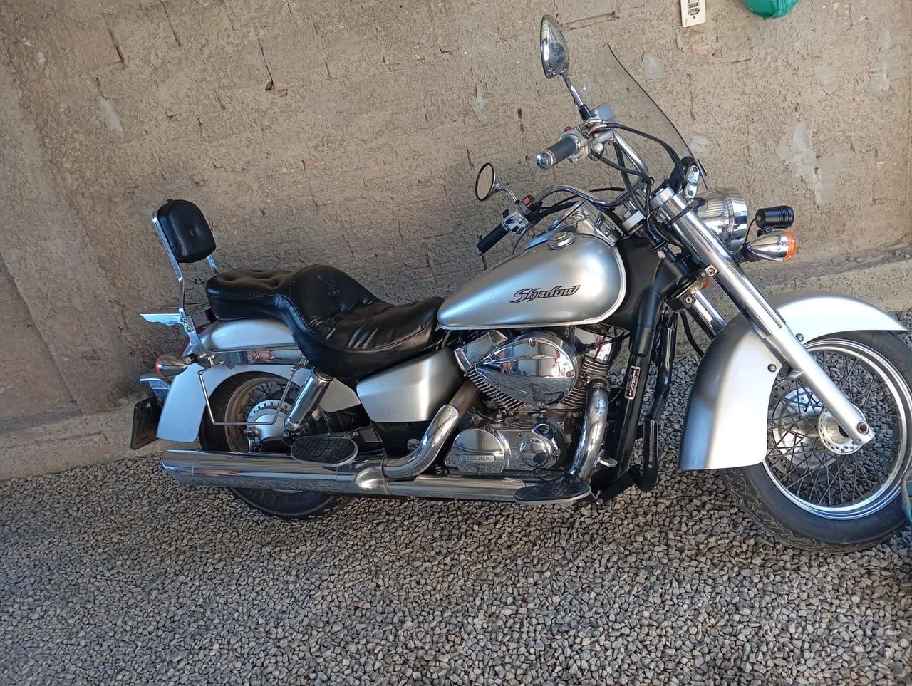 Shadow 750