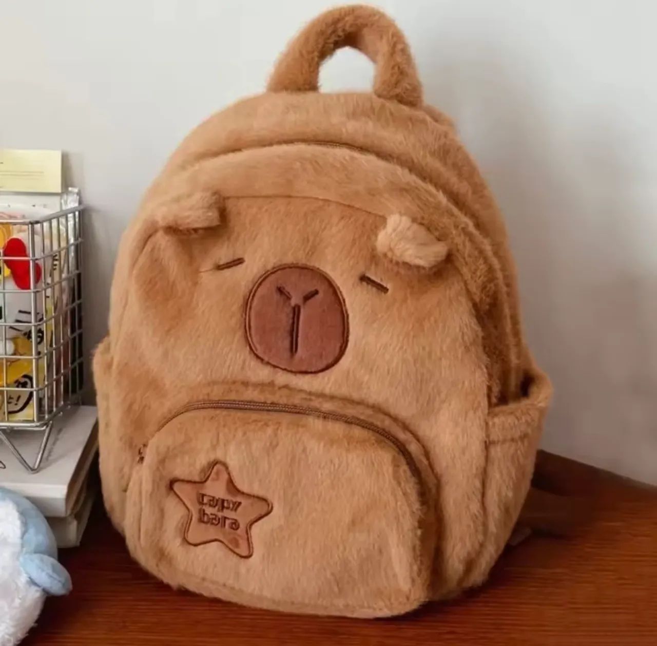 Mochila de Pelúcia Capivara  - Foto 3