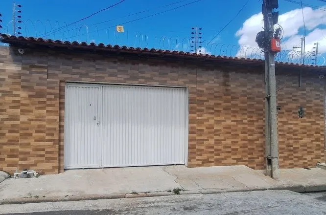 Vende-se casa no Parque Piauí