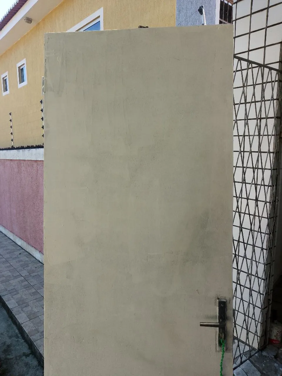 Porta pra quartos vende-se!