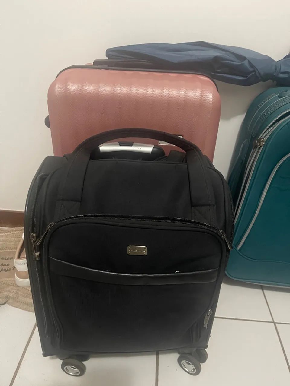 Mala de Viagem Preta com Rodinhas