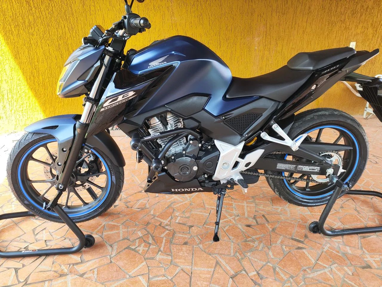 CB300 F 2025