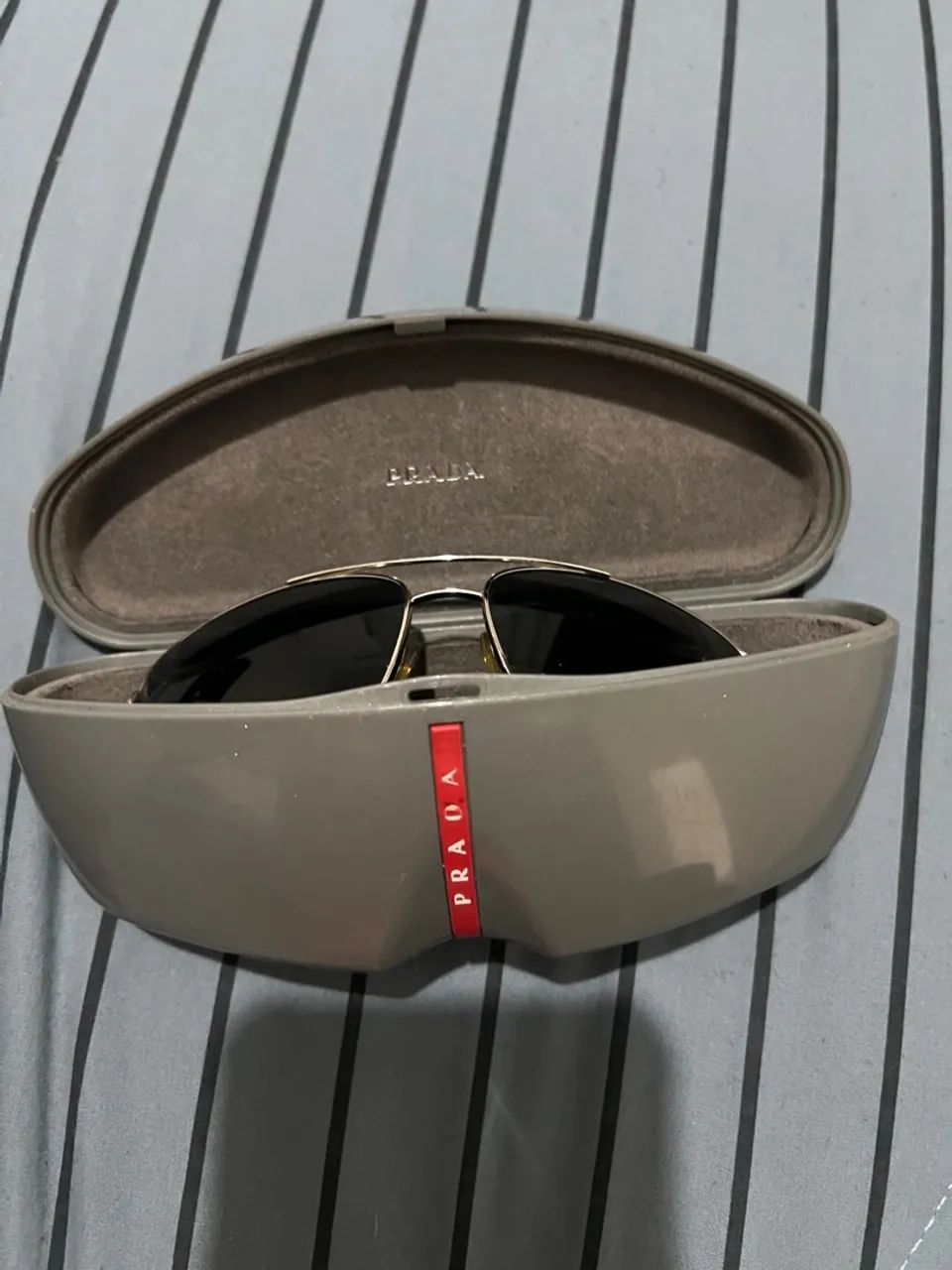 Óculos Prada bem conservado. - Foto 3