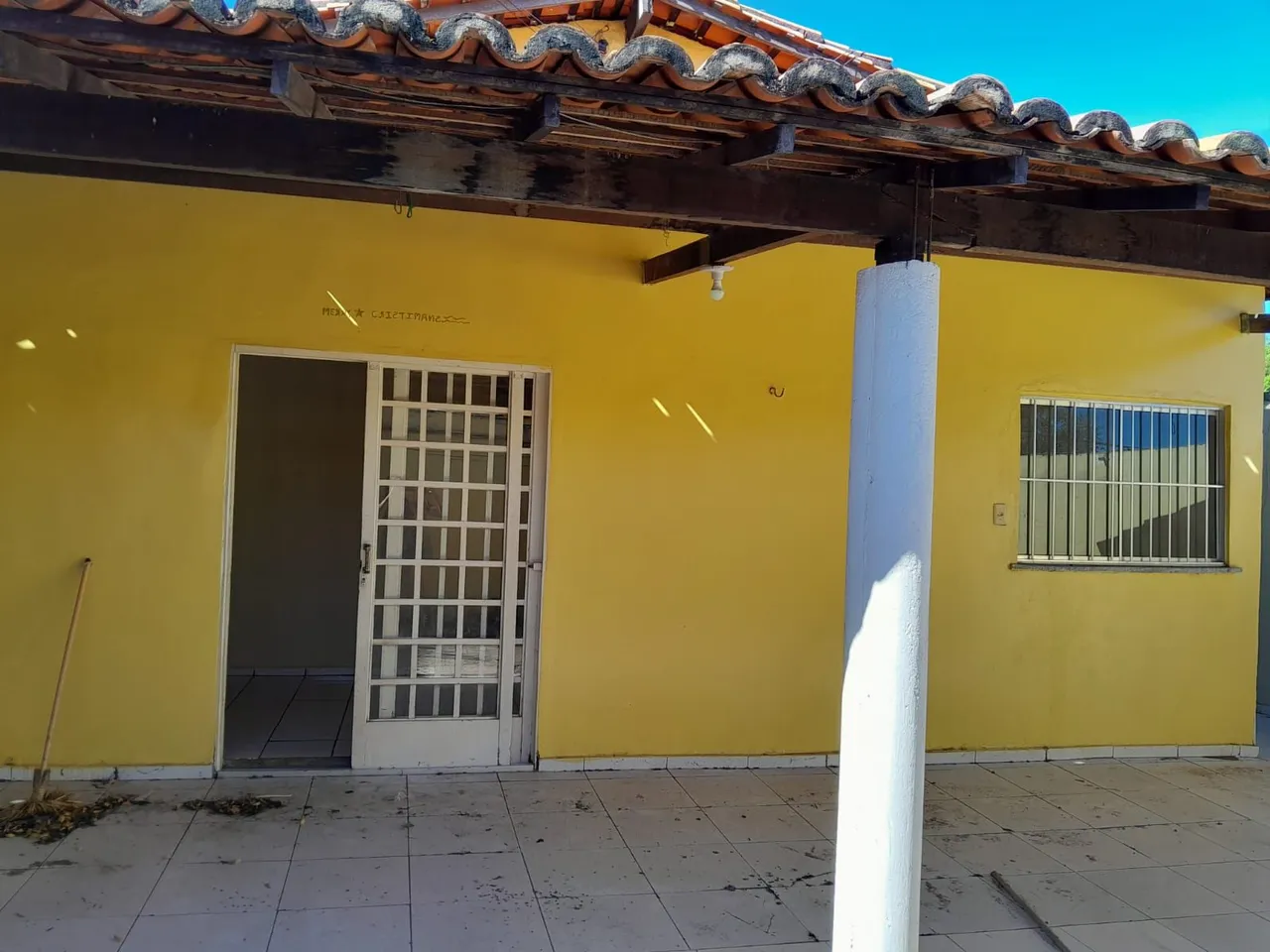Casa térrea com 3 quartos em excelente localização