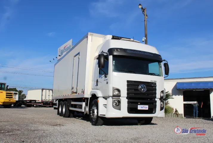 Vw 24-280 2020 com bau refrigerado completo