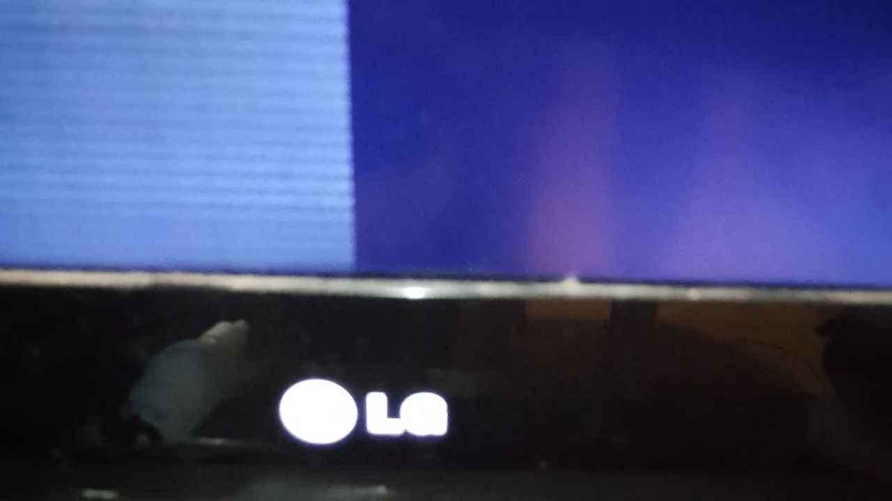 Televisão LG 49" com defeito na tela. Controle funcionando  - Foto 3