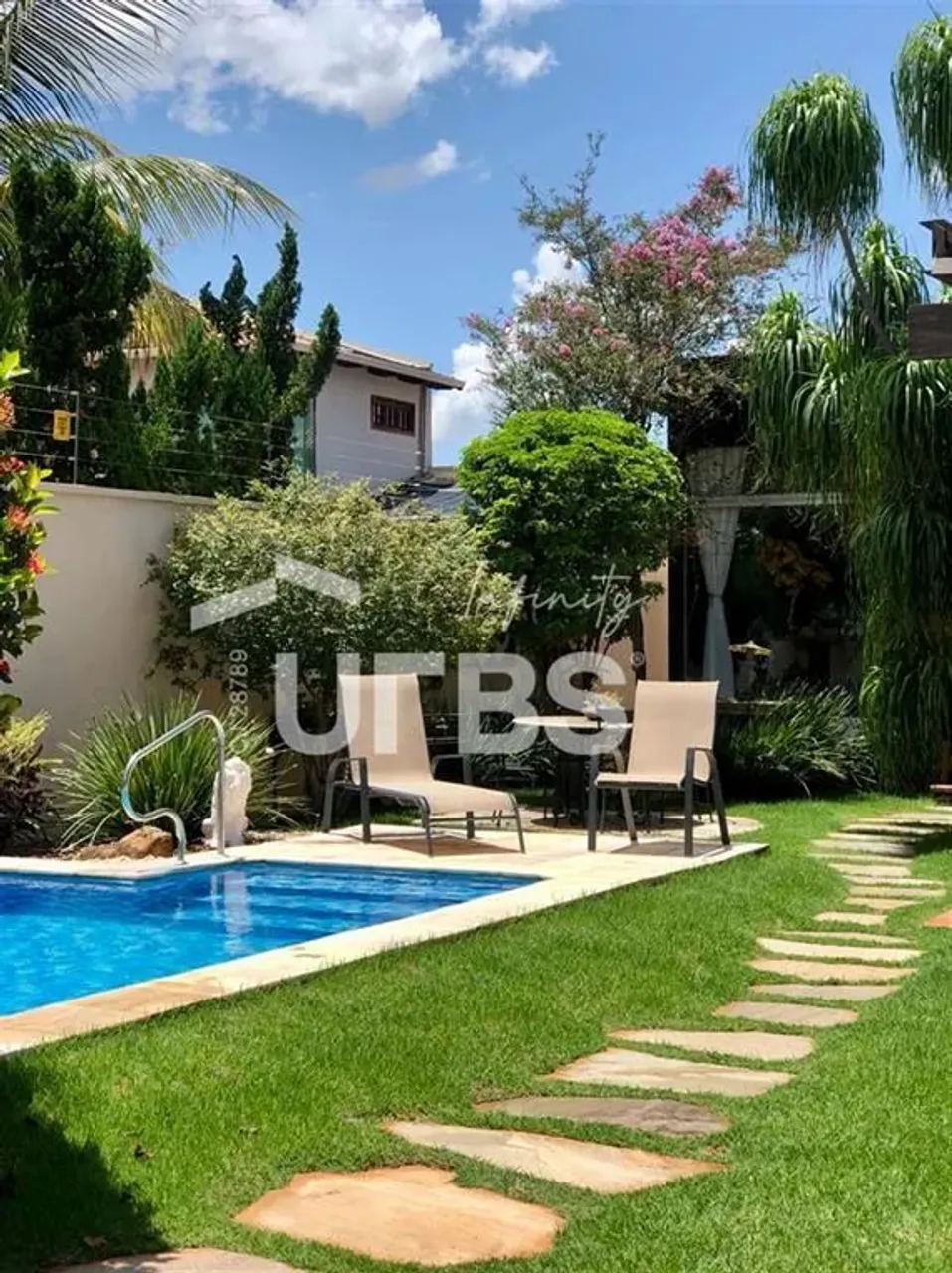 0 - Casa 2 quartos, sendo 2 suítes