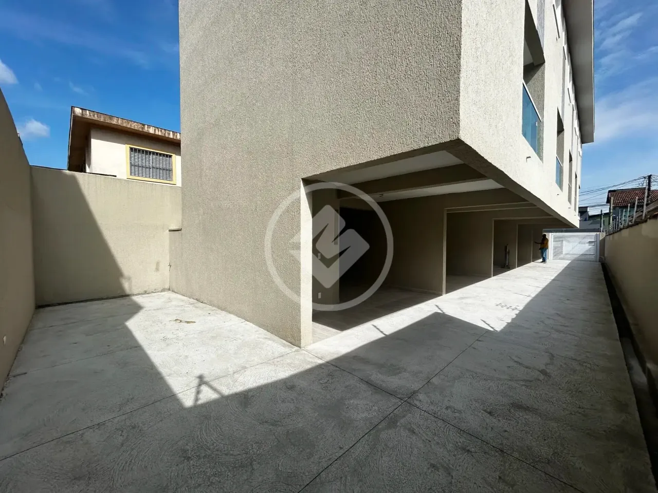 Sobrado Triplex à venda com 2 suítes, 90 m², no Vila Ligya, Guarujá/SP. Sua oportunidade d