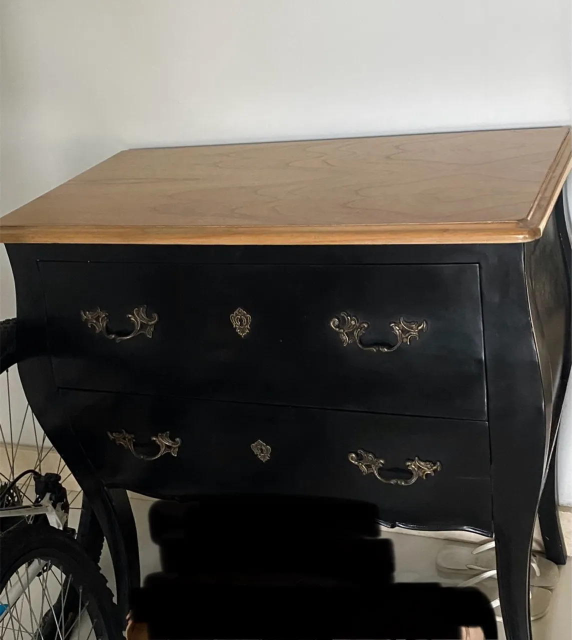 Cômoda Clássica com Design Elegante