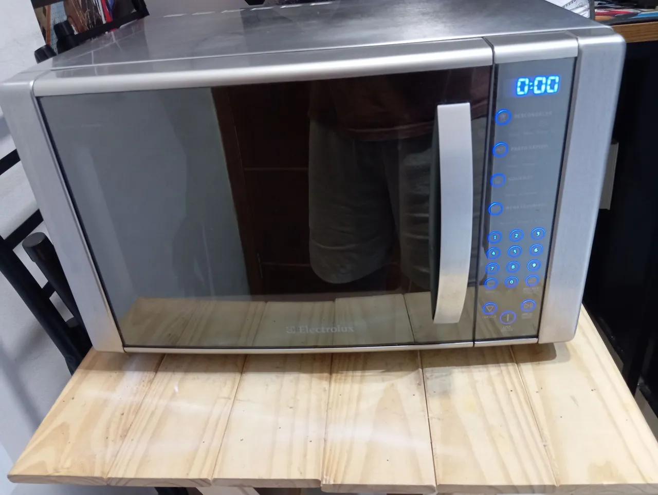 Micro-ondas Electrolux inox com grill