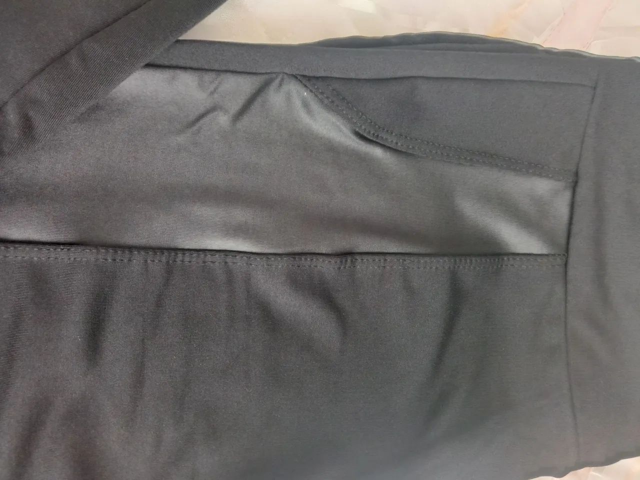 Calça Legging Preta com Detalhe em Couro - Foto 2