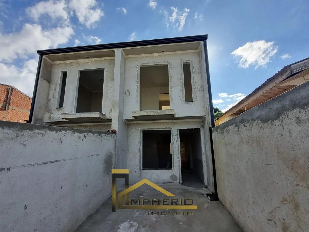 Casa à venda na Cidade Industrial, Curitiba-PR: 2 quartos, 1 sala, 2 banheiros, 1 vaga de