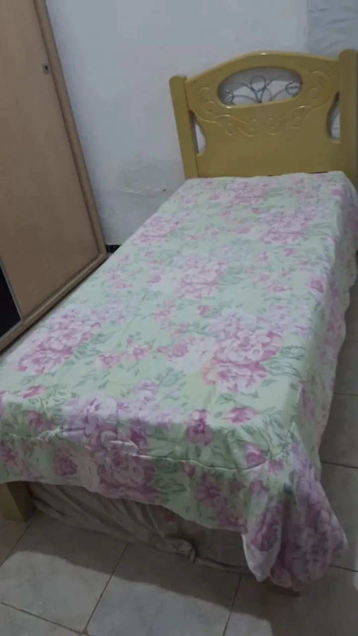 Cama de solteiro com cabeceira