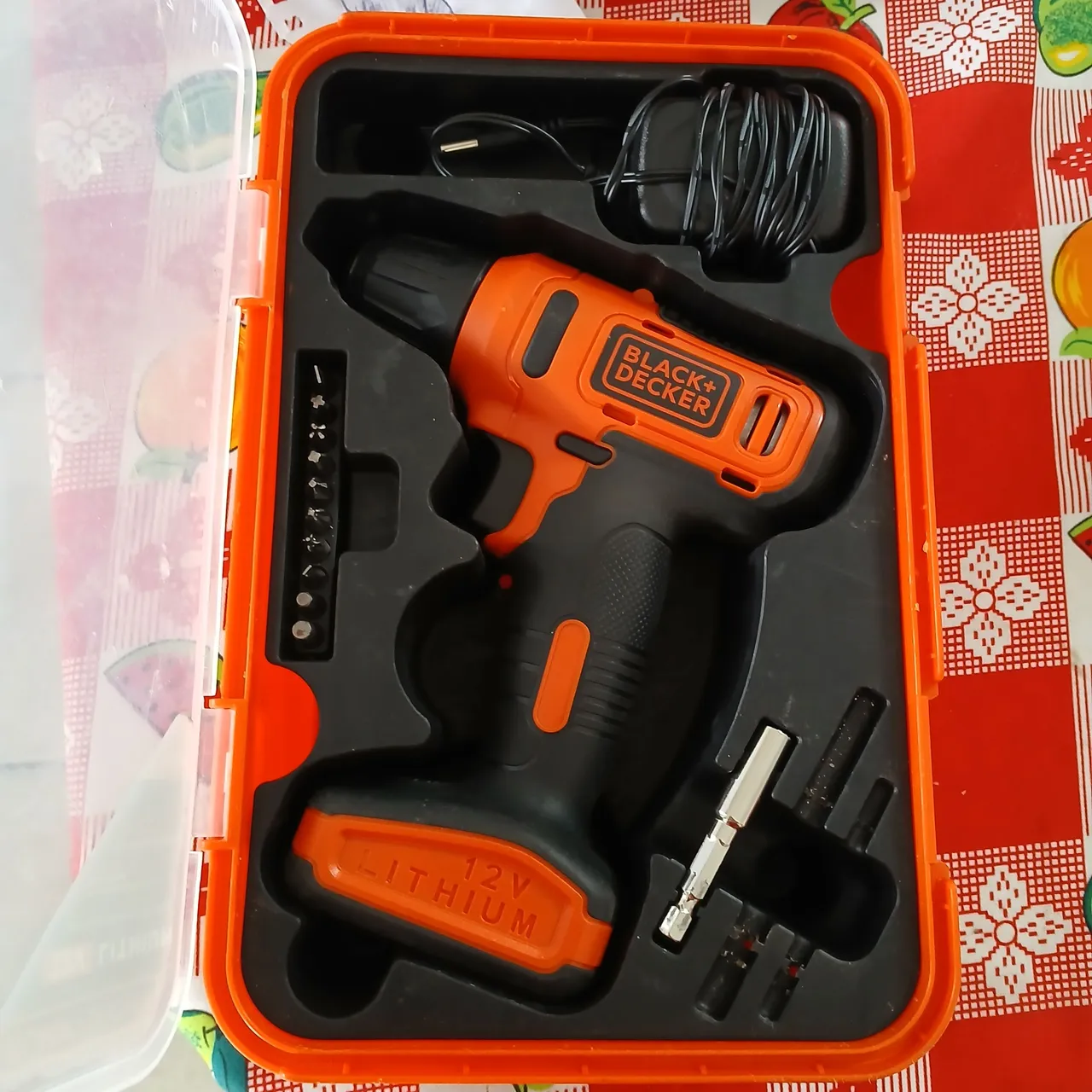 Parafusadeira/Furadeira Black+Decker 12V Lithium