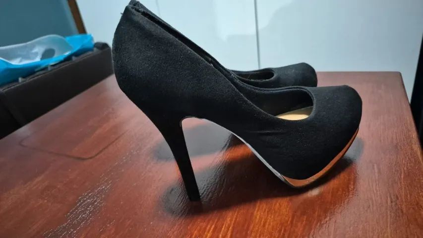 Sandália Vizzano Preta de Salto Alto - Elegância e Sofisticação!