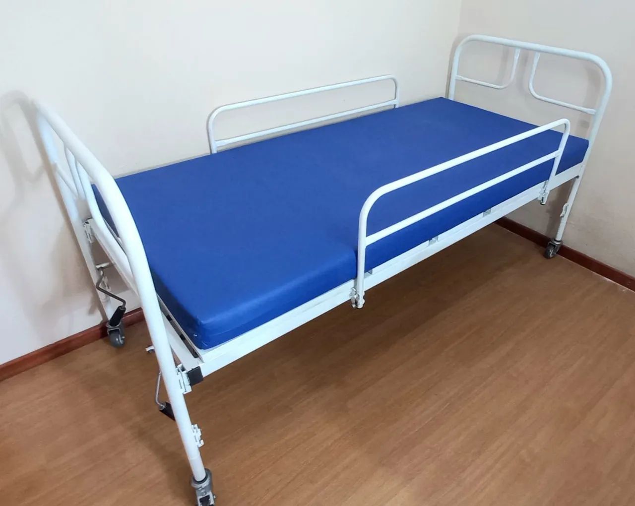 CAMA HOSPITALAR MANUAL 2 MOVIMENTOS  - Foto 3