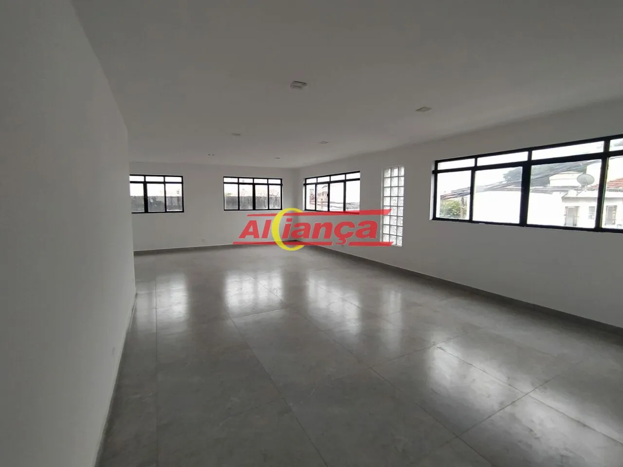 Sala comercial 200m² para alugar com cozinha, 2 banheiros - Itapegica - Guarulhos por R$: