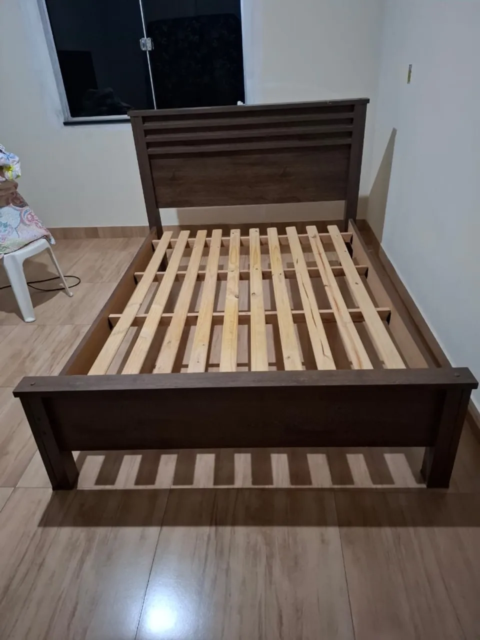 Cama com colchão em ótimo estado