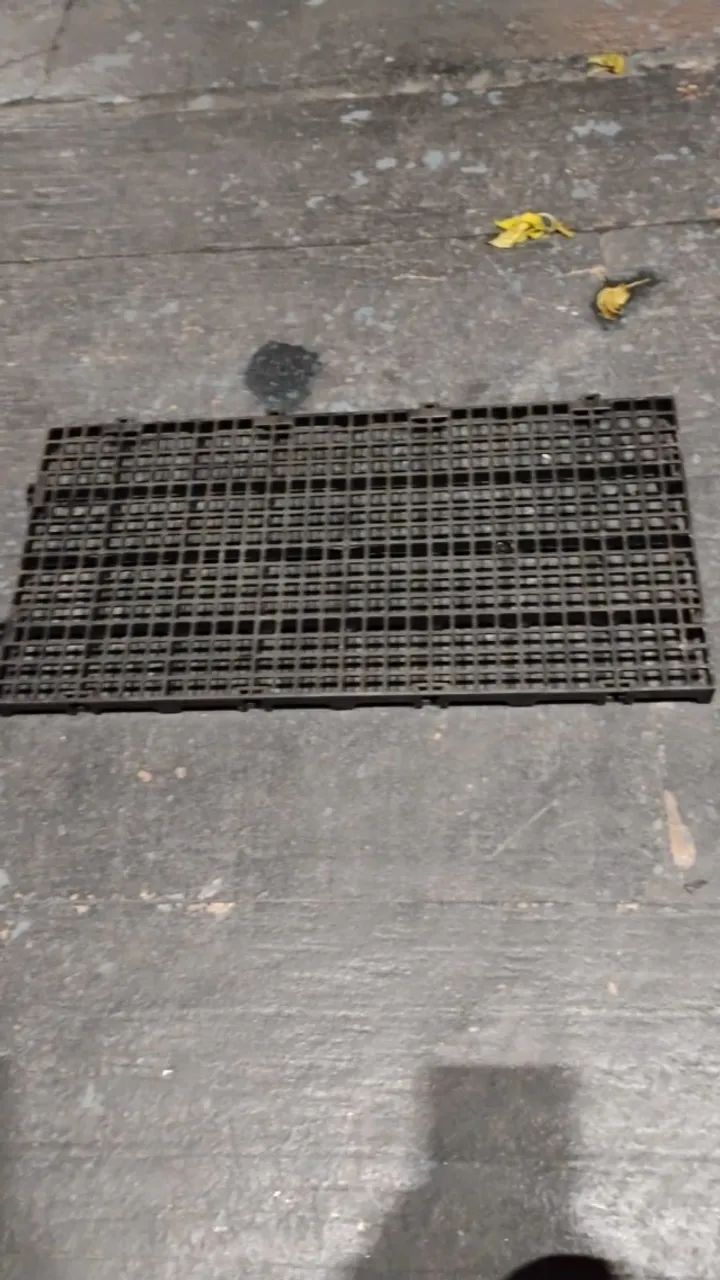 Pallet estrado plastico preto  20x40cm total 47 peças,ótimo  estado  - Foto 4