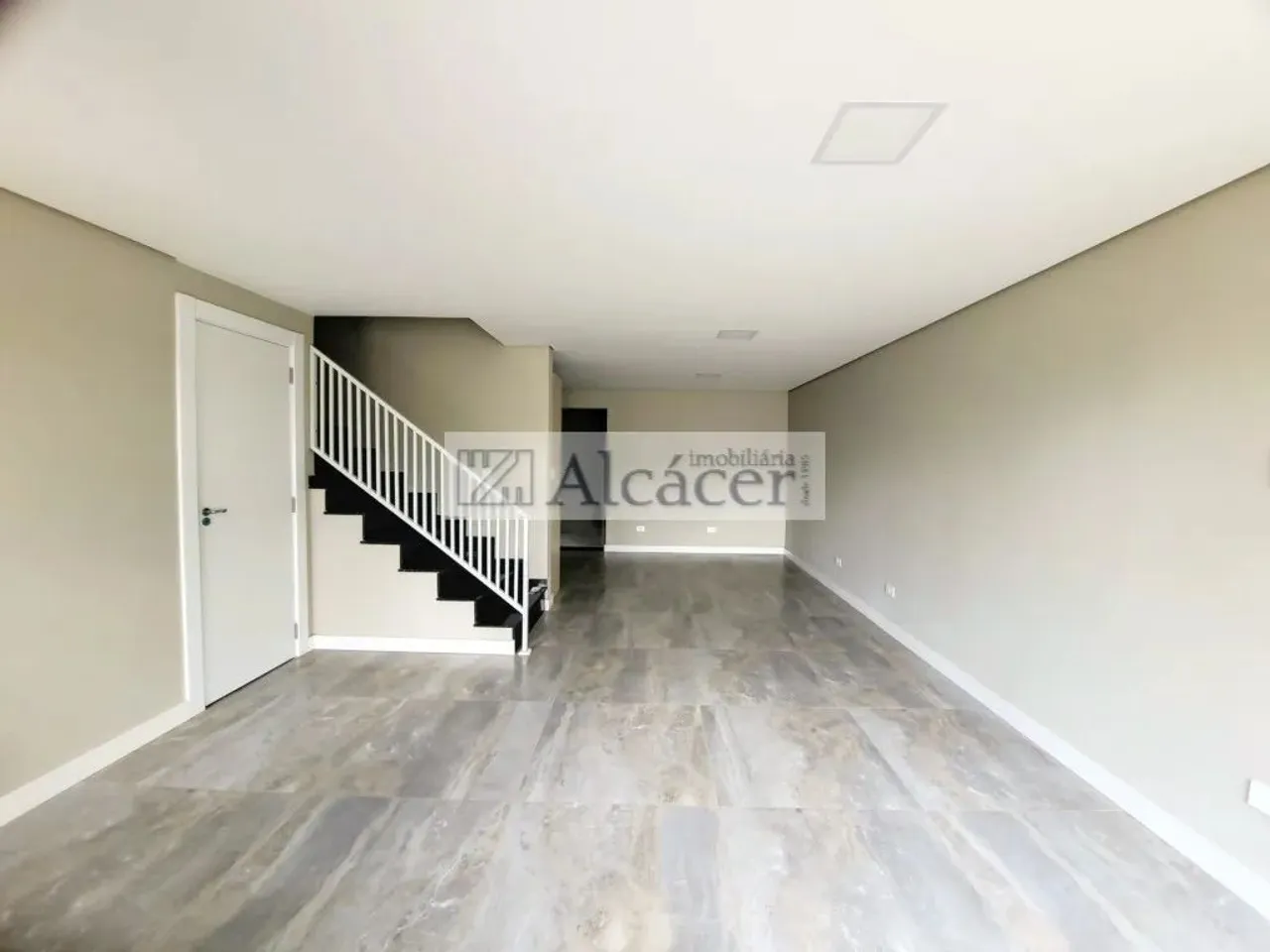 Sobrado com 3 quartos para alugar por R$ 6800.00, 150.00 m2 - CAMPO COMPRIDO - CURITIBA/PR