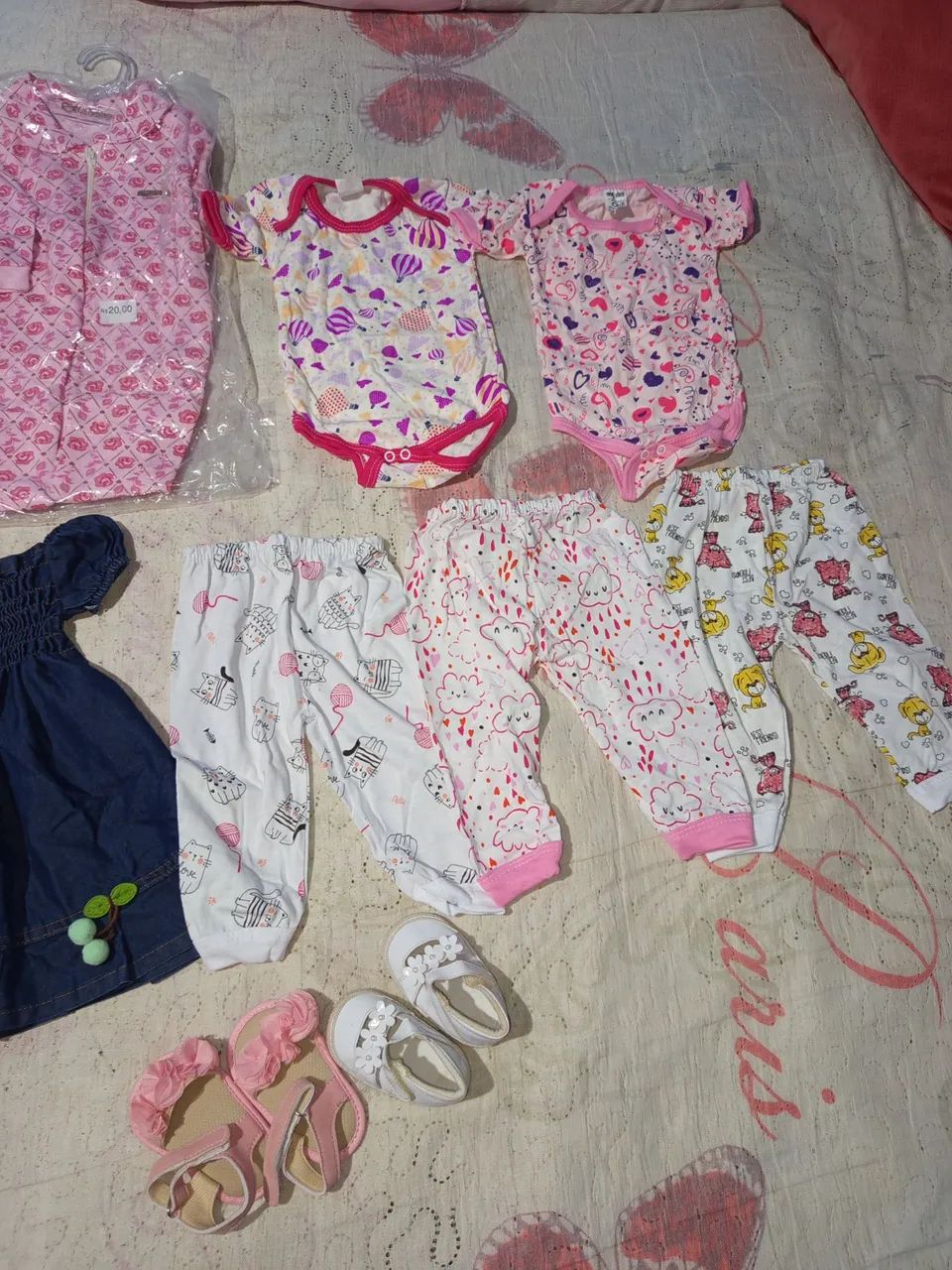 Lote de Roupinhas e Sapatinhos de Bebê - Foto 3