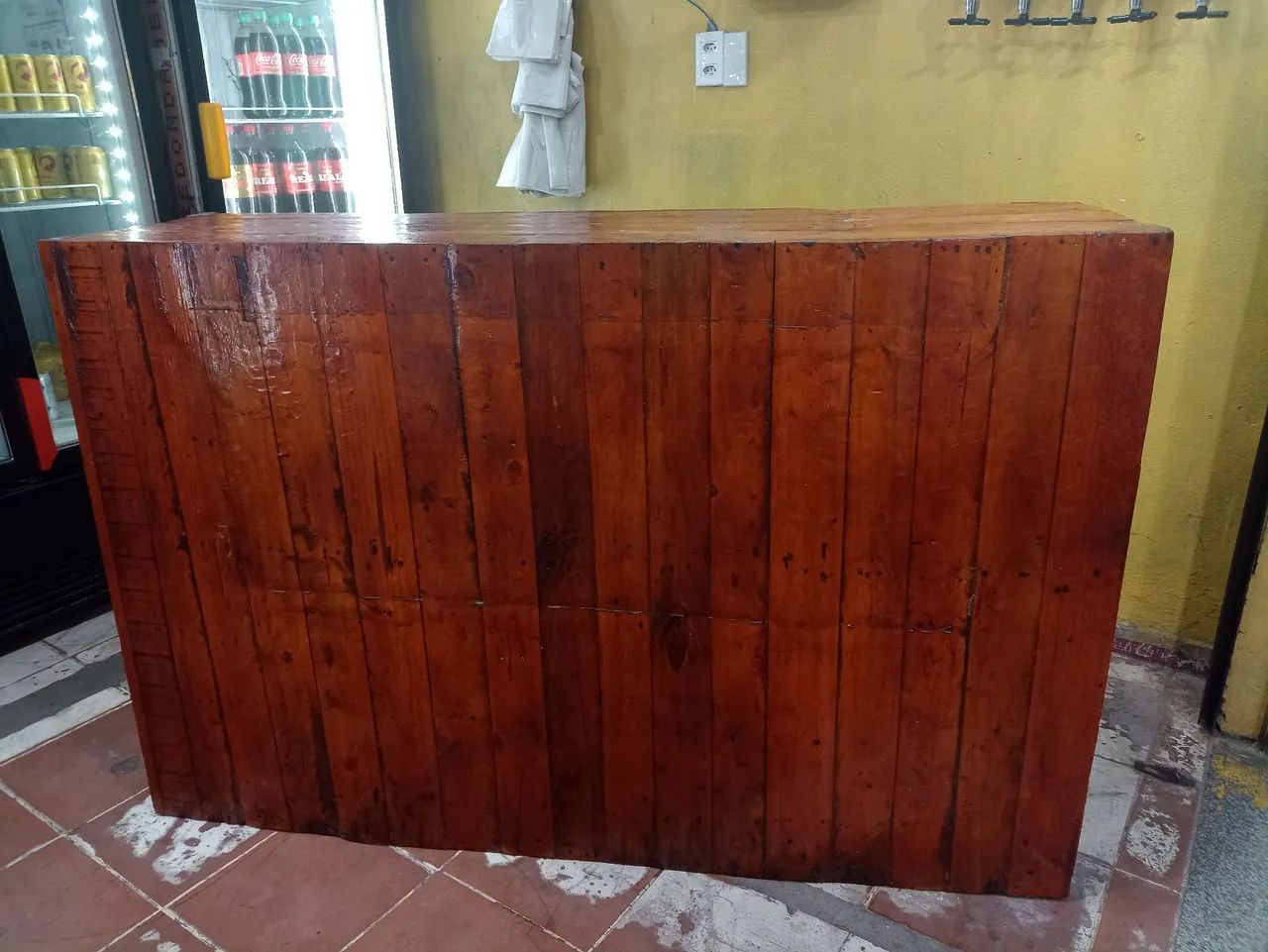 Balcão de madeira rústico