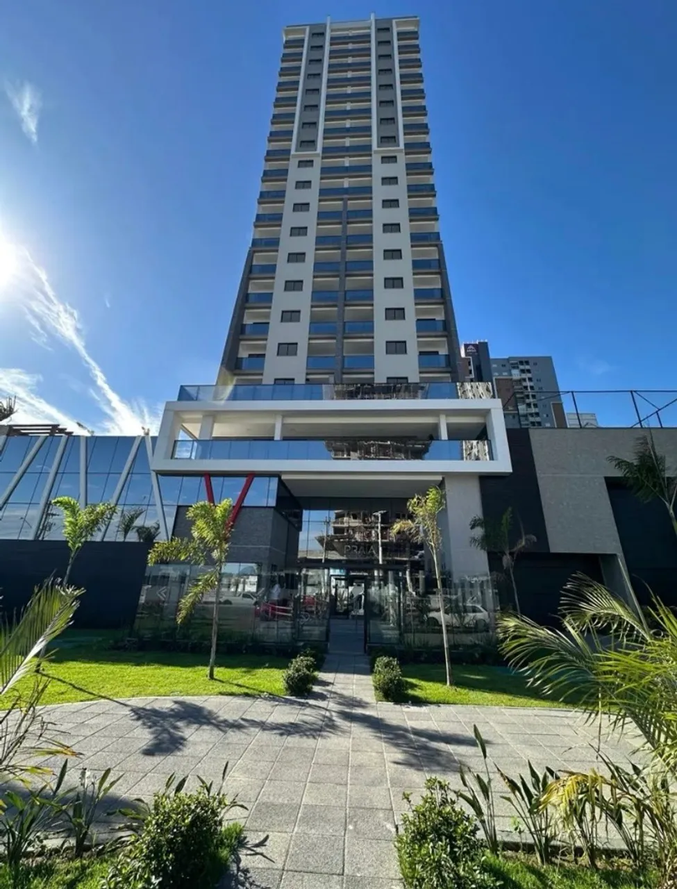 Vendo Apt praia Boulevard com vista do mar, sol da manhã, andar alto.
