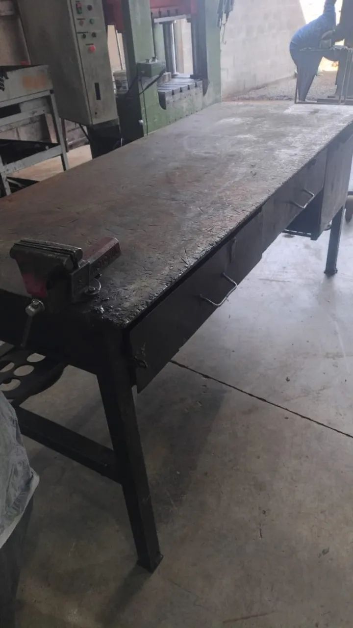 Bancada de Ferro com Morsa 1 - Foto 2