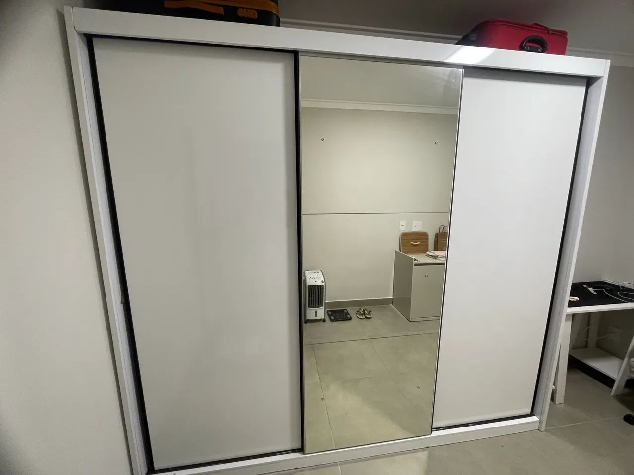 Guarda roupa casal com espelho 