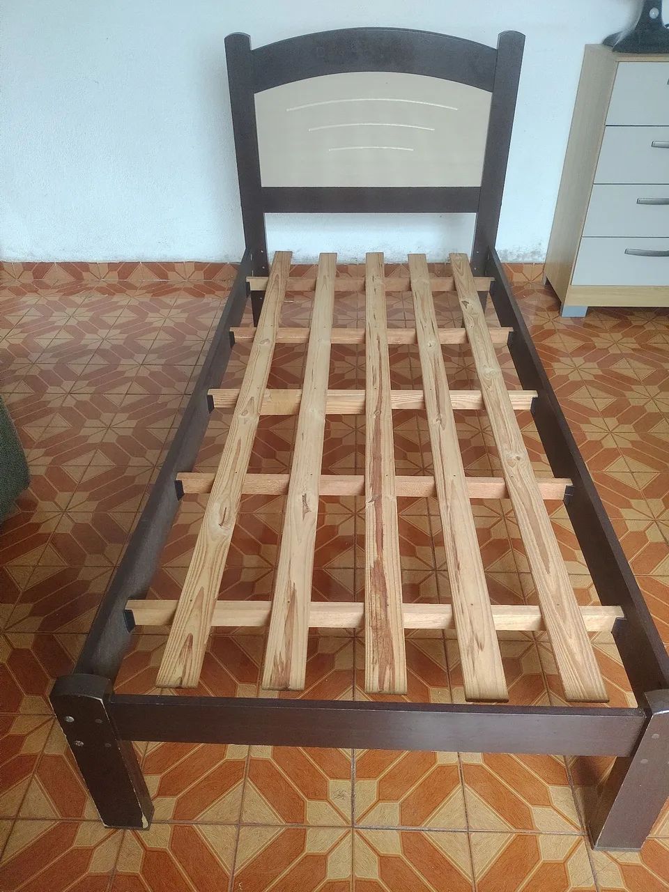 Cama Solteiro Infantil MDF + Brinde Edredom Carros - Apenas 129,<br>