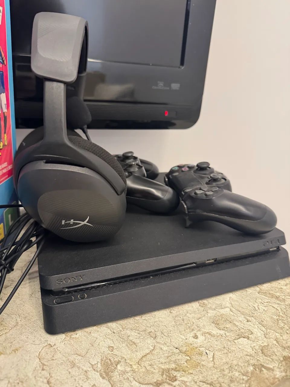 PS4 slim 1tb 2 controles e Headset - Foto 3