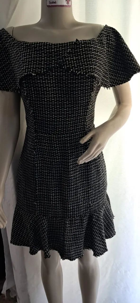 Vestido Stend Curto com Babados e Decote Ombro a Ombro - Foto 2