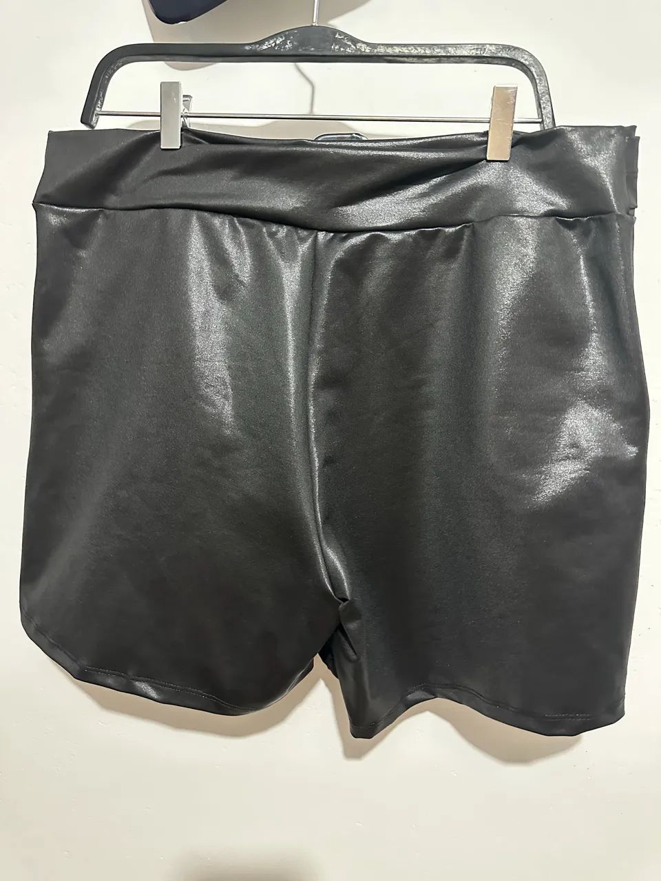 Shorts Couro Fake - Foto 3