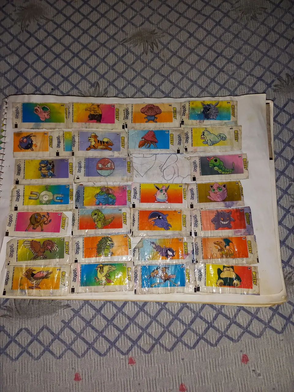 Figurinhas Pokémon buzzy - Foto 3
