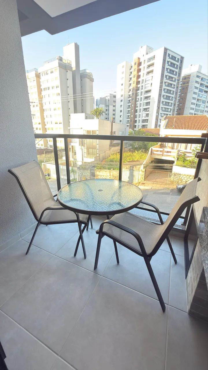 Mesa e 02 cadeiras para área de piscina ou externa sacadas 