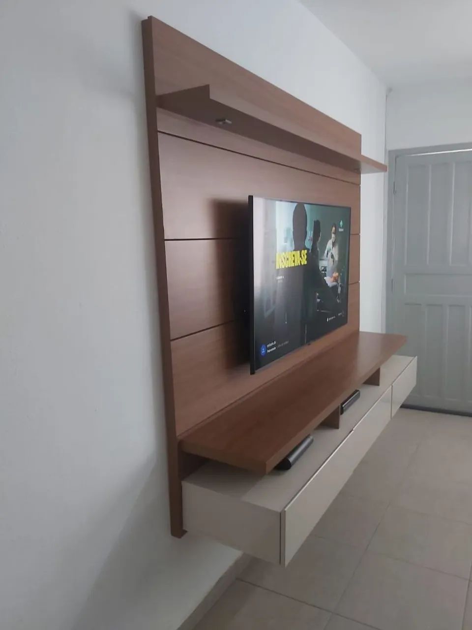 Painel para TV com rack suspenso - Foto 2